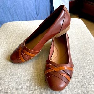 Clarks Women’s size 9M Brown Braided Contrast Flats